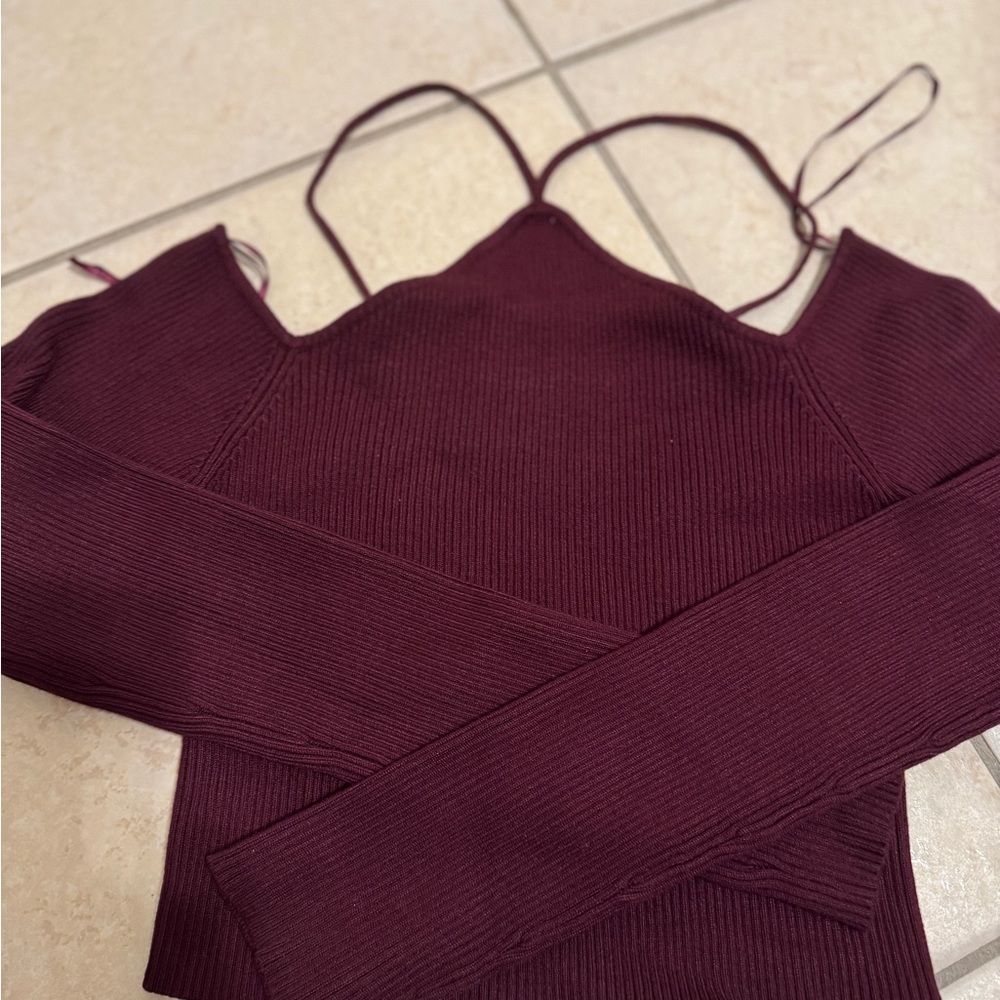 Cold Shoulder Sweater - Picture 4 of 6
